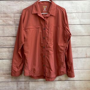 MOUNTAIN HARDWEAR BUTTON FRONT SHIRT IN CINNAMON
